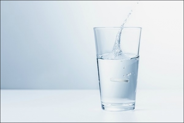 청량음료, 소프트드링크, 이온음료 등은 물을 마시고 살게끔 만들어진 인간의 장기를 피로하게 한다. 또한 음료에 포함된 흰 설탕, 인 성분 등은 각종 질환을 유발한다.