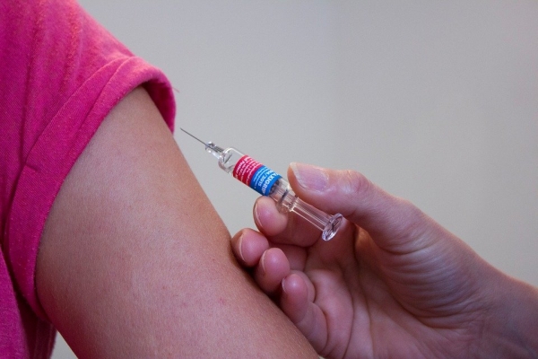 인플루엔자(독감) 백신을 접종한 뒤 사망한 사례가 전국적으로 늘어나면서 지역민들의 불안감이 커지고 있다.