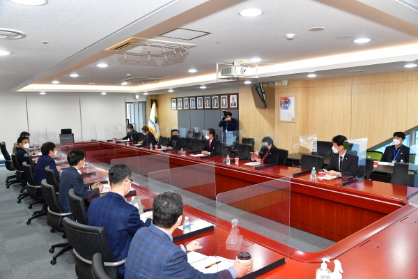 진주시의회 이상영 의장 외 시의회 의장단이 5일 국토안전관리원을 방문해 박영수 원장과 면담했다.